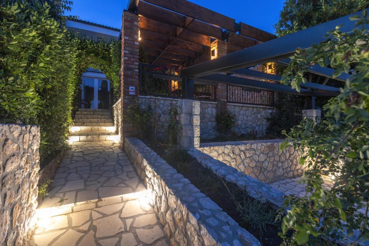 Cvrk Family House Novi Vinodolski Buitenkant foto