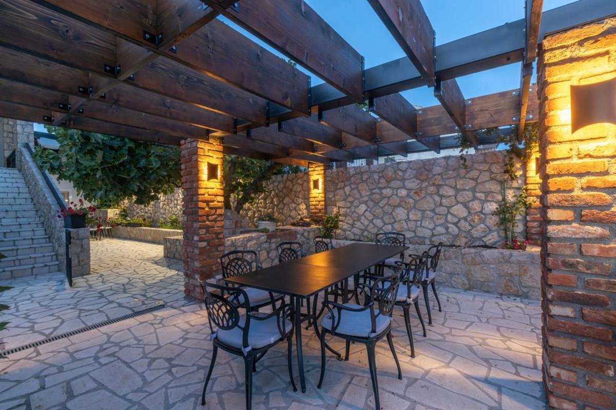 Cvrk Family House Novi Vinodolski Buitenkant foto