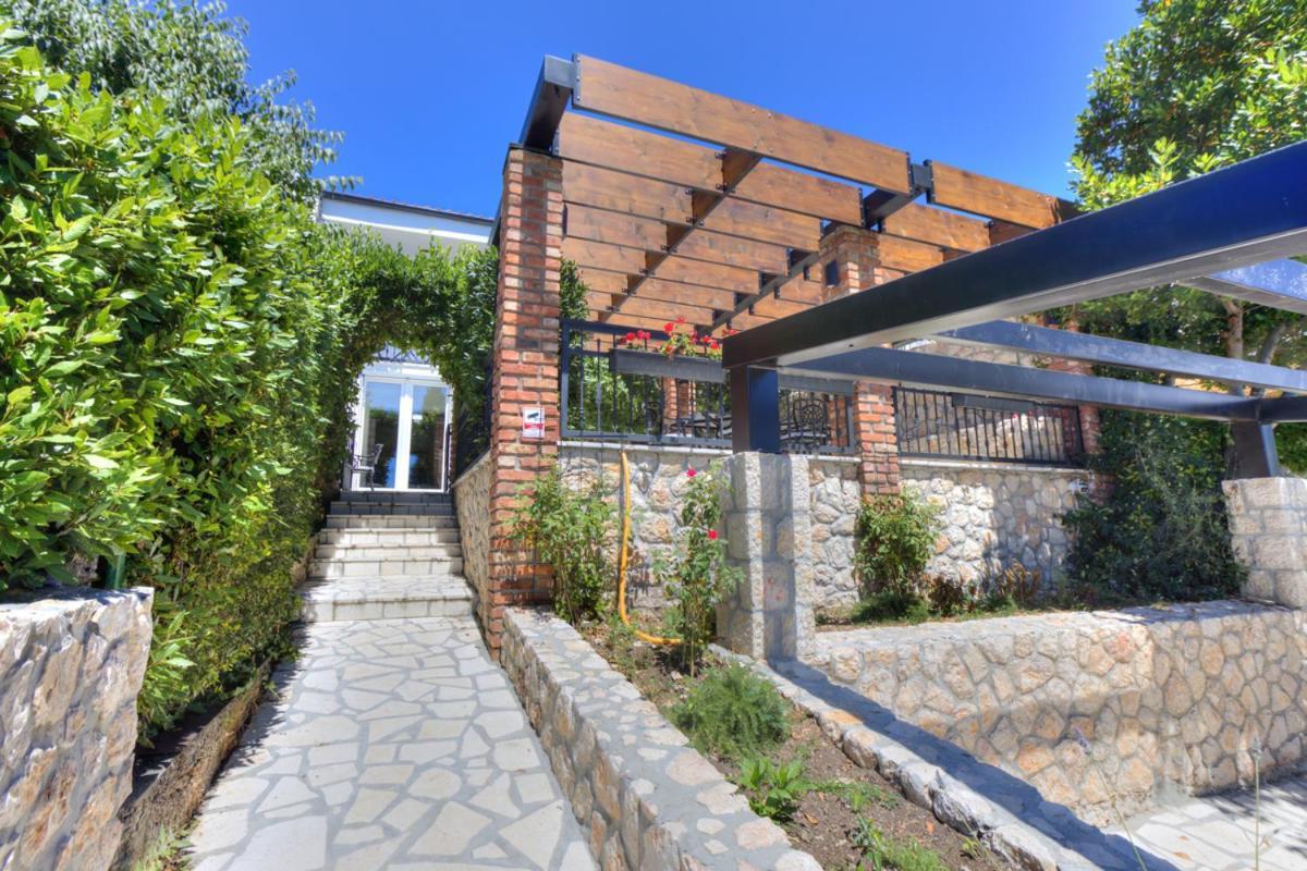 Cvrk Family House Novi Vinodolski Buitenkant foto
